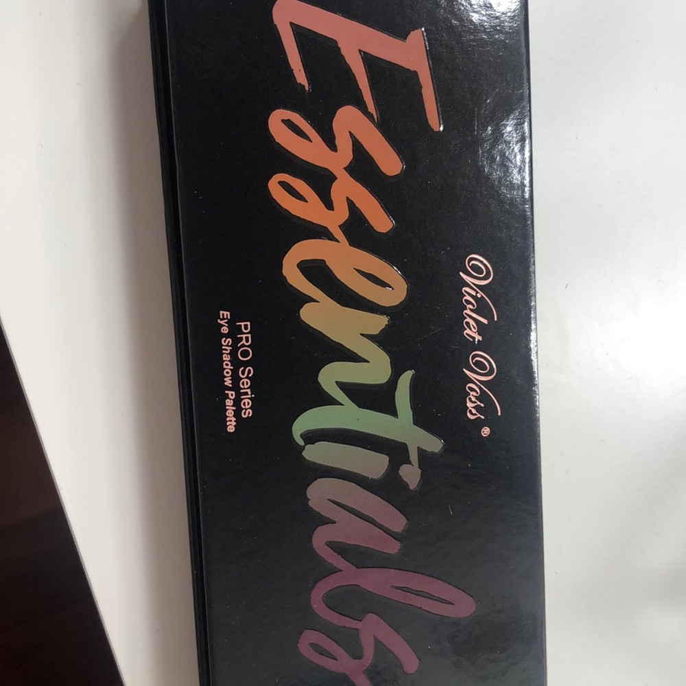 Violet Voss eyeshadow palette